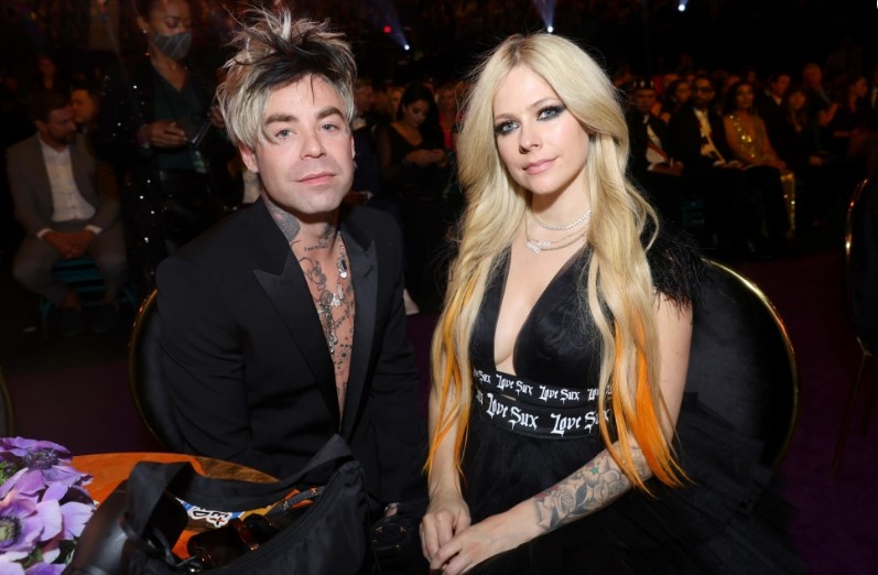 Avril Lavigne dan Mod Sun Putus, Batalkan Pertunangan Setelah 10 Bulan